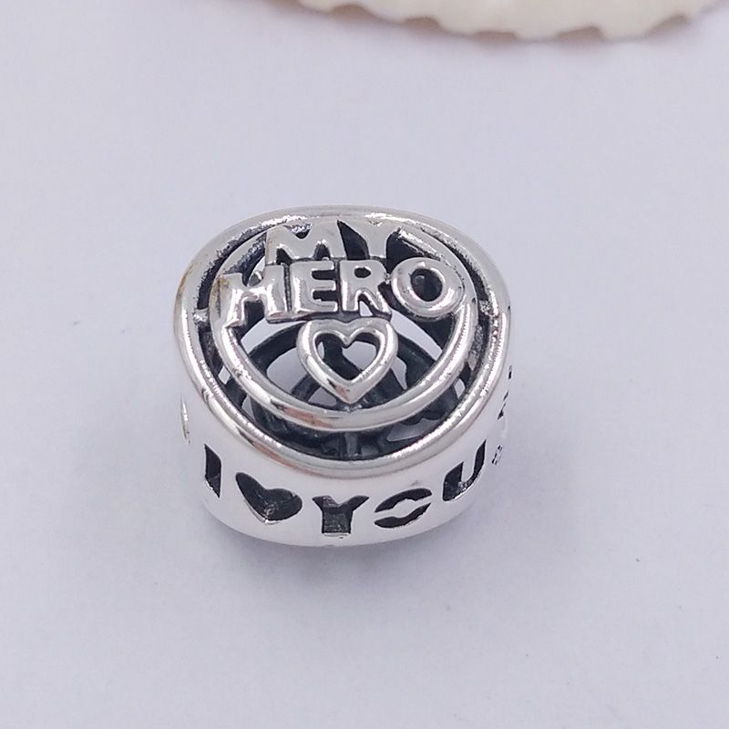 Charm céu aberto do herói da mãe
