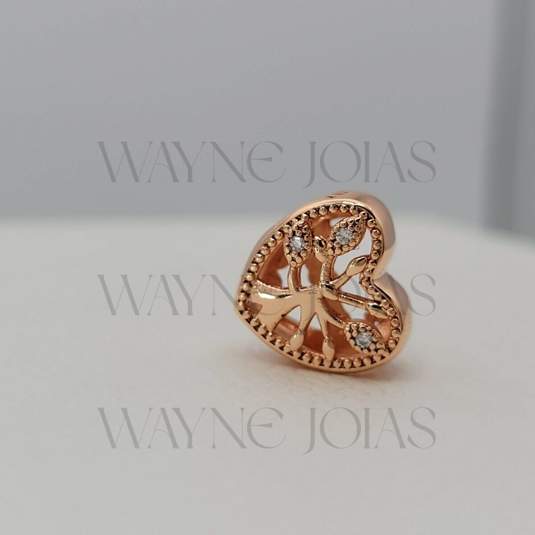 Charm de coração de árvore genealógica a céu aberto