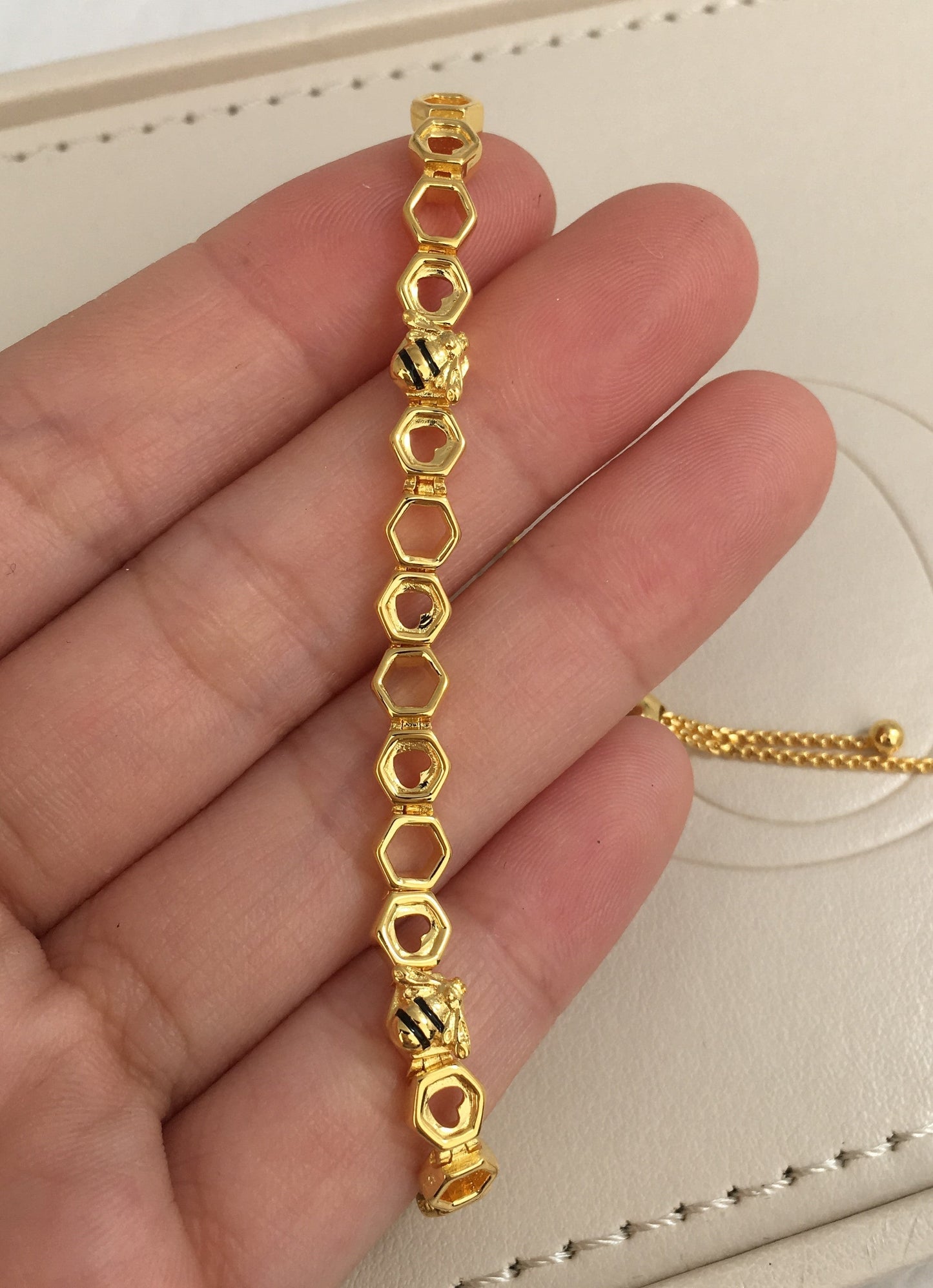 Pulseira Abelha Reluzente