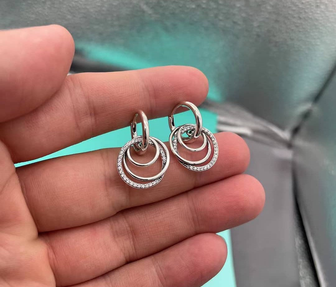 Brincos de argola circundados familia para sempre