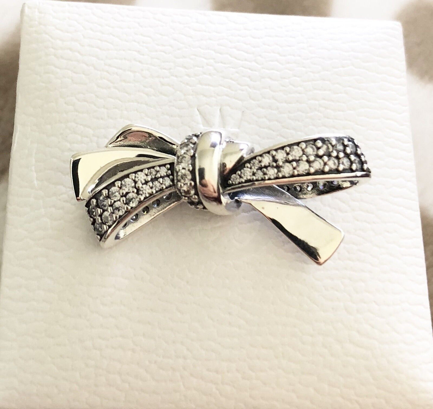 Charm Laço Reluzente Laço